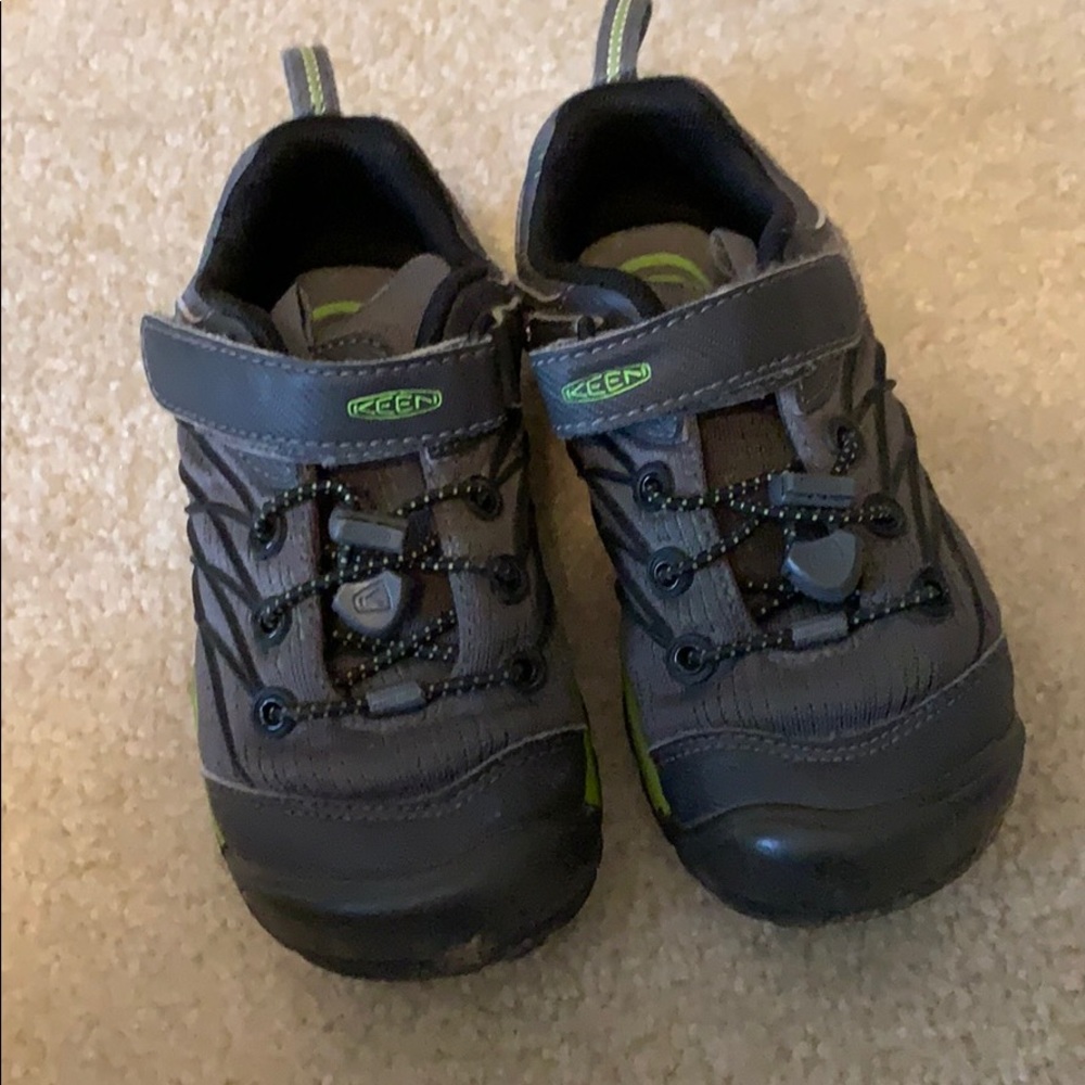 Keens Boys Size 12 Chandler CNX Shoes